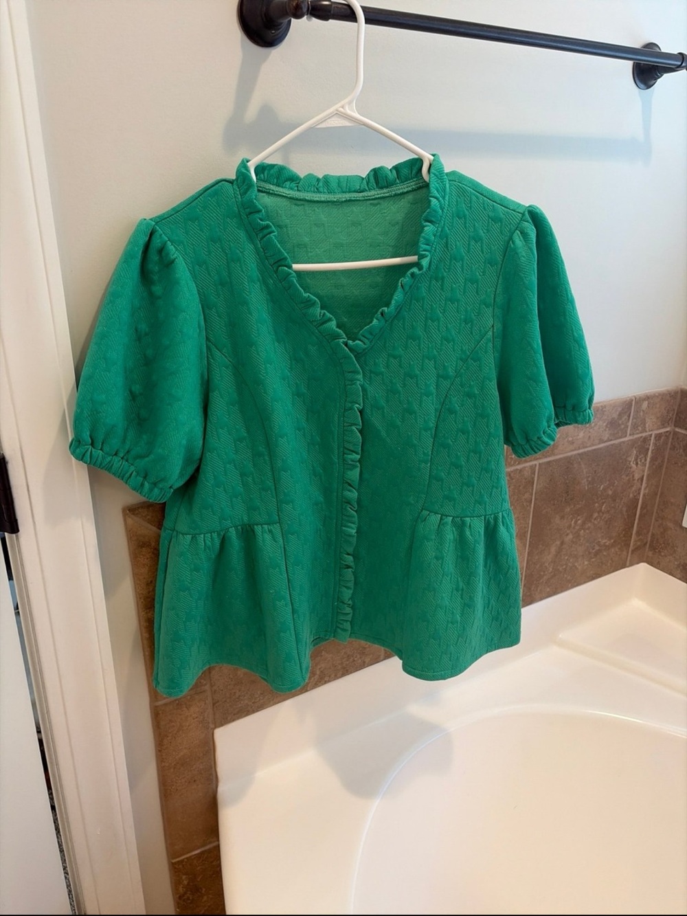 Green peplum Puff-Sleeve Textured V-Neck Top - Picture 2 of 3
